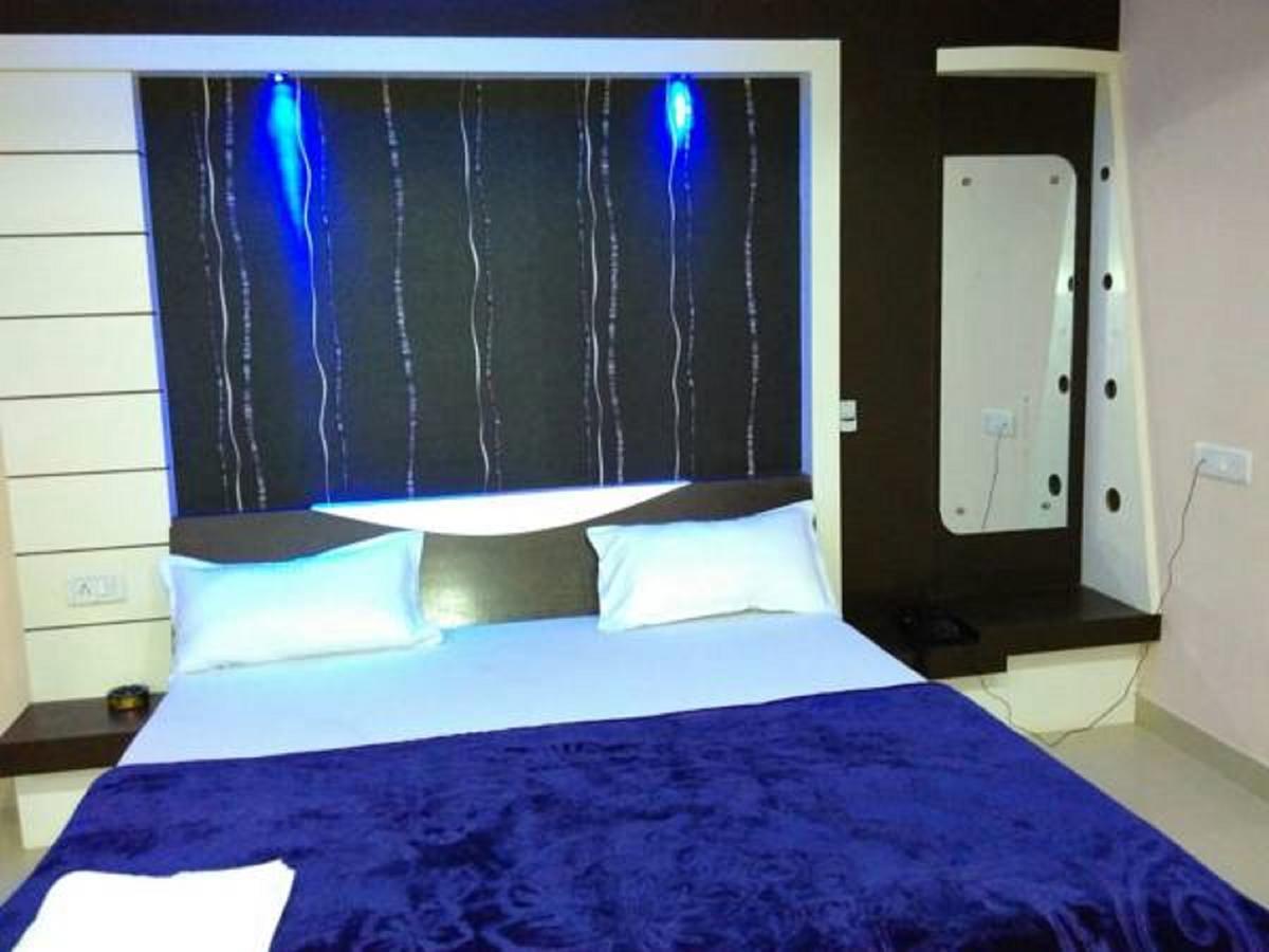 Hotel Blue Star Datia Ngoại thất bức ảnh